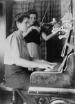 Hildegard (playing piano) and Annemarie Kusserow in the family home in Bad Lippspringe.