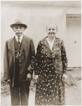 Leopold and Lina Spitzer in front of their home in Rechnitz.