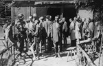 Survivors talk to American soldiers in Ebensee.
