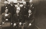 Portrait of the Meijer family in Boekelo.

Among those pictured are Louis Meijer (seated in the center); Joseph Meijer (top left); and Na Meijer Berg (top row, center).