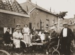 Jewish cattle dealers and Dutch farmers at an outdoor gathering in the vicinity of Boekelo.