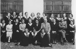 Lotte Gottfried (front row, left) with her classmates at the Hoffman gymnasium in Czernowitz.