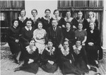 Lotte Gottfried (top row, right) with her classmates at the Hoffman gymnasium in Czernowitz.