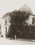 Exterior view of the Aschaffenburg synagogue.

First erected in 1698, the synagogue was rebuilt in 1893 and destroyed during Kristallnacht, November 9-10, 1938.