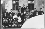 Group portrait of the extended family of Salamon Kolonomos.