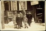 The children of Bluma (nee Zlotnik) and Honeh Michalowski stand in front of their house in Eisiskes.