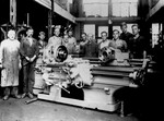 Erwin Jacobowitz (third from the right) as an apprentice in the machine shop of the George Becksfeldt company in Berlin.