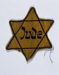 A yellow star of David marked with the German word for Jew (Jude) worn by Fritz Glueckstein.