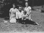 The Melamdowicz family on vacation in Dzika.