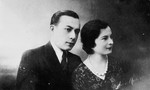 Close-up portrait of a Belgian-Jewish couple.

Pictured are Moise and Laja Iarchy.